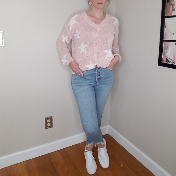 Light Weight Pink and White Star Sweater - Picture 4 of 8